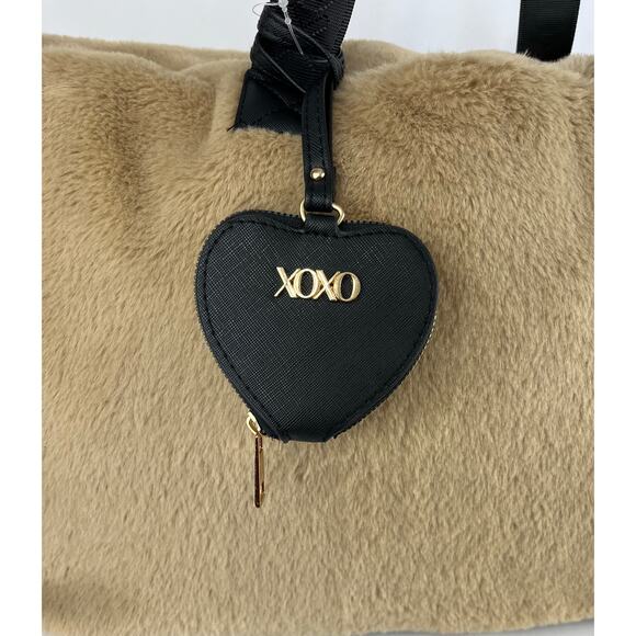XOXO Soft Plush Faux Fur Carryall Tote Bag - Picture 8 of 9